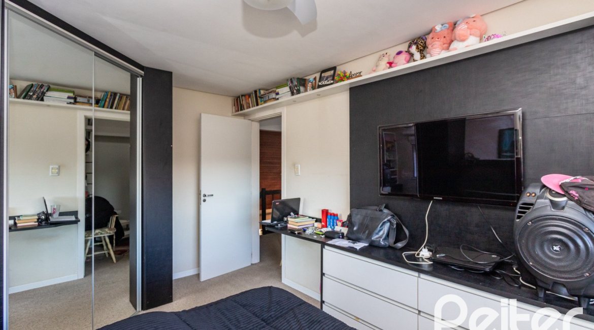 Casa em Condomínio à venda com 250m², 3 dormitórios, 1 suíte, 2 vagas, no bairro Ipanema em Porto Alegre