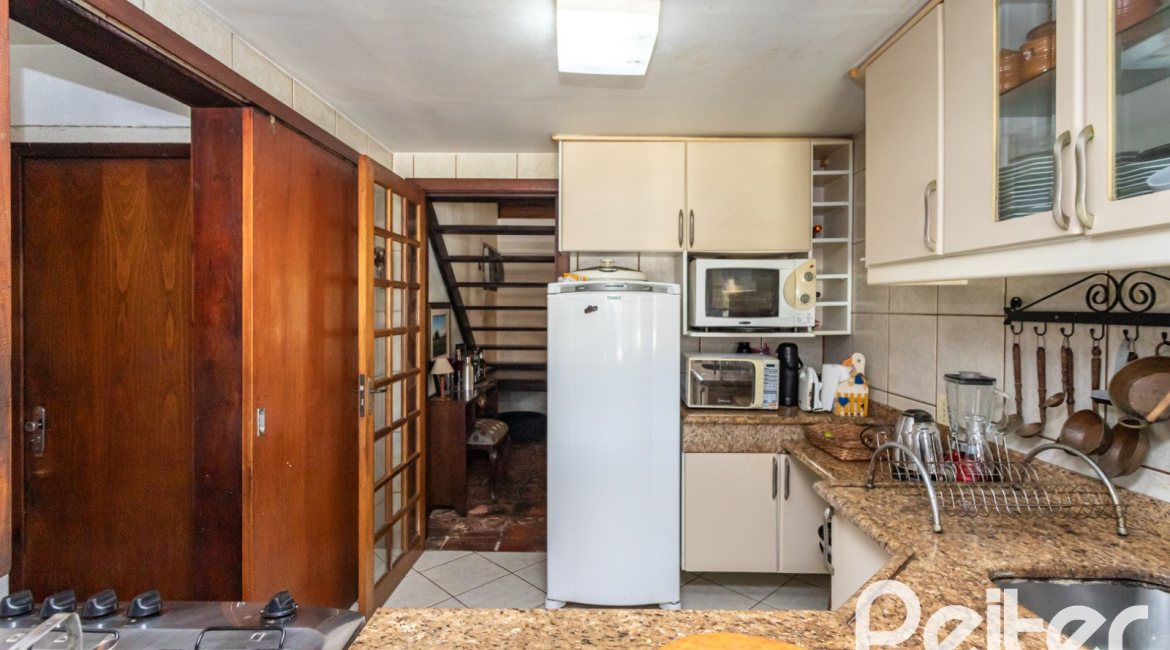 Casa em Condomínio à venda com 250m², 3 dormitórios, 1 suíte, 2 vagas, no bairro Ipanema em Porto Alegre
