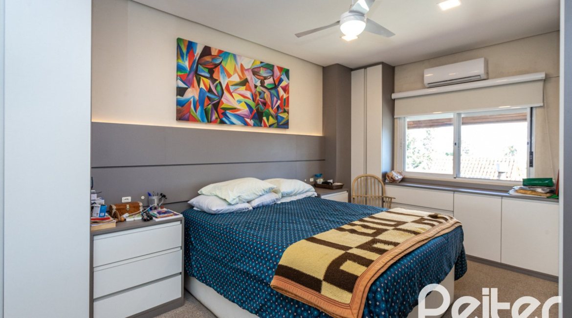 Casa em Condomínio à venda com 250m², 3 dormitórios, 1 suíte, 2 vagas, no bairro Ipanema em Porto Alegre