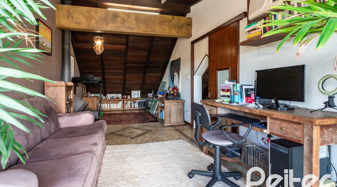 Casa em Condomínio à venda com 250m², 3 dormitórios, 1 suíte, 2 vagas, no bairro Ipanema em Porto Alegre
