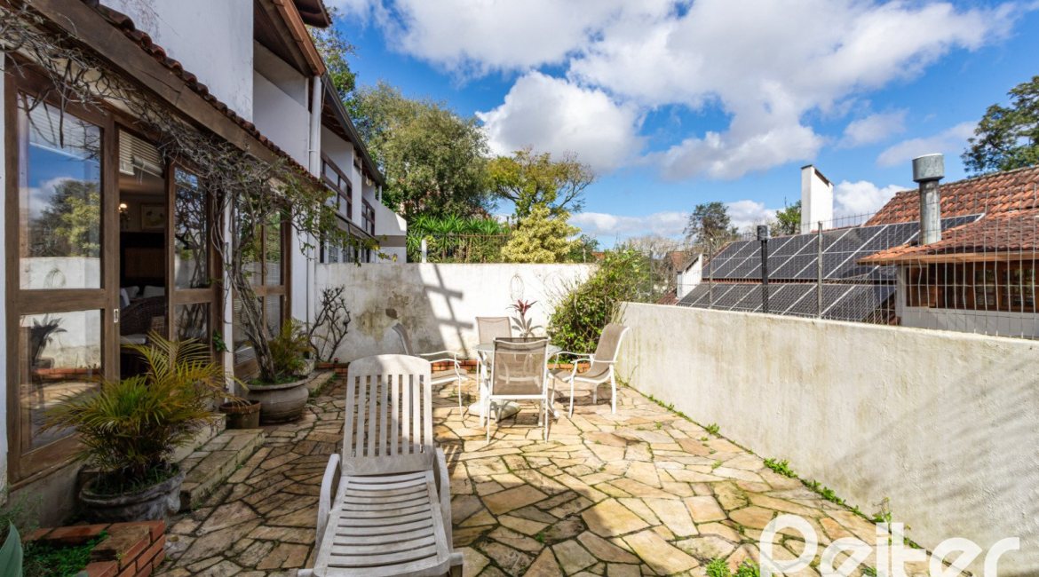 Casa em Condomínio à venda com 250m², 3 dormitórios, 1 suíte, 2 vagas, no bairro Ipanema em Porto Alegre