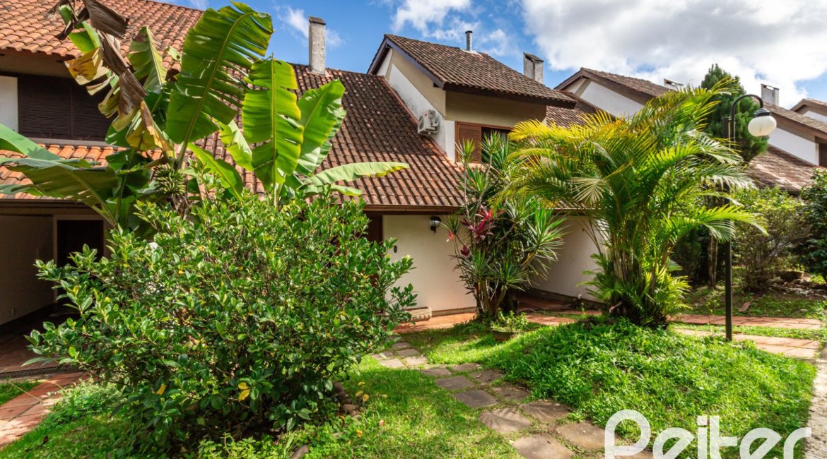 Casa em Condomínio à venda com 250m², 3 dormitórios, 1 suíte, 2 vagas, no bairro Ipanema em Porto Alegre