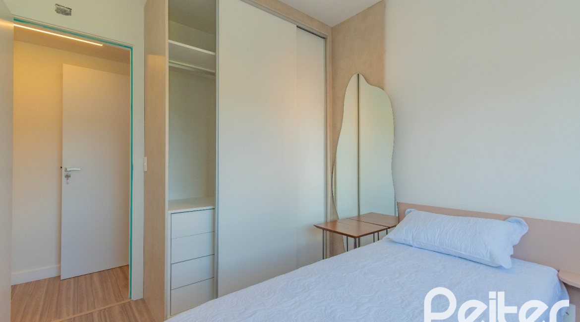 Apartamento à venda com 82m², 3 dormitórios, 1 suíte, 2 vagas, no bairro Tristeza em Porto Alegre