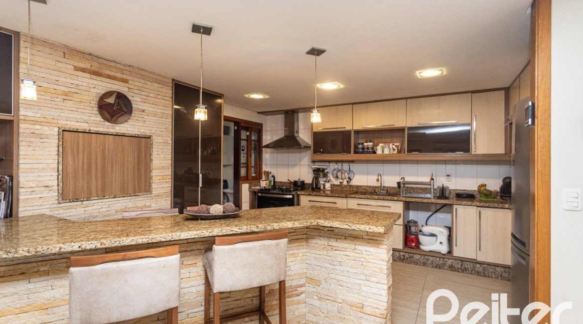 Casa em Condomínio à venda com 257m², 4 dormitórios, 4 suítes, 3 vagas, no bairro Tristeza em Porto Alegre