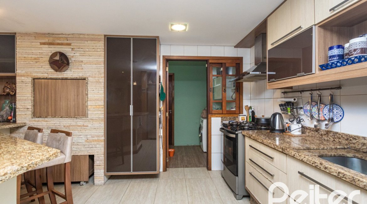 Casa em Condomínio à venda com 257m², 4 dormitórios, 4 suítes, 3 vagas, no bairro Tristeza em Porto Alegre