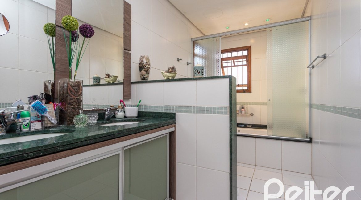 Casa em Condomínio à venda com 257m², 4 dormitórios, 4 suítes, 3 vagas, no bairro Tristeza em Porto Alegre