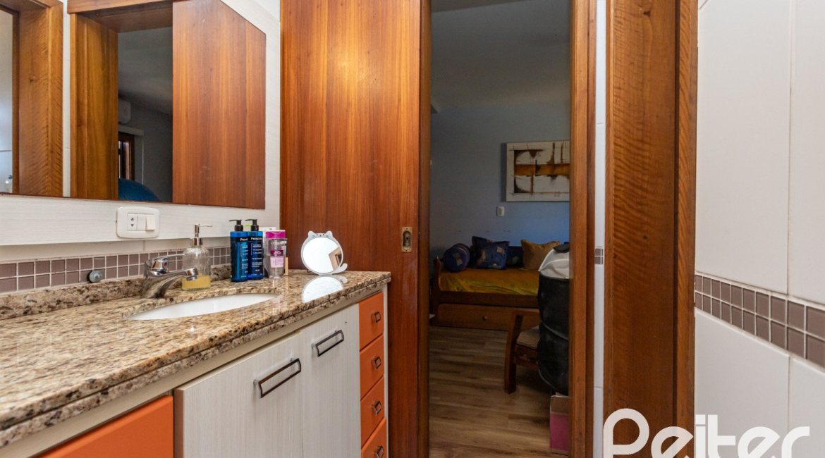 Casa em Condomínio à venda com 257m², 4 dormitórios, 4 suítes, 3 vagas, no bairro Tristeza em Porto Alegre