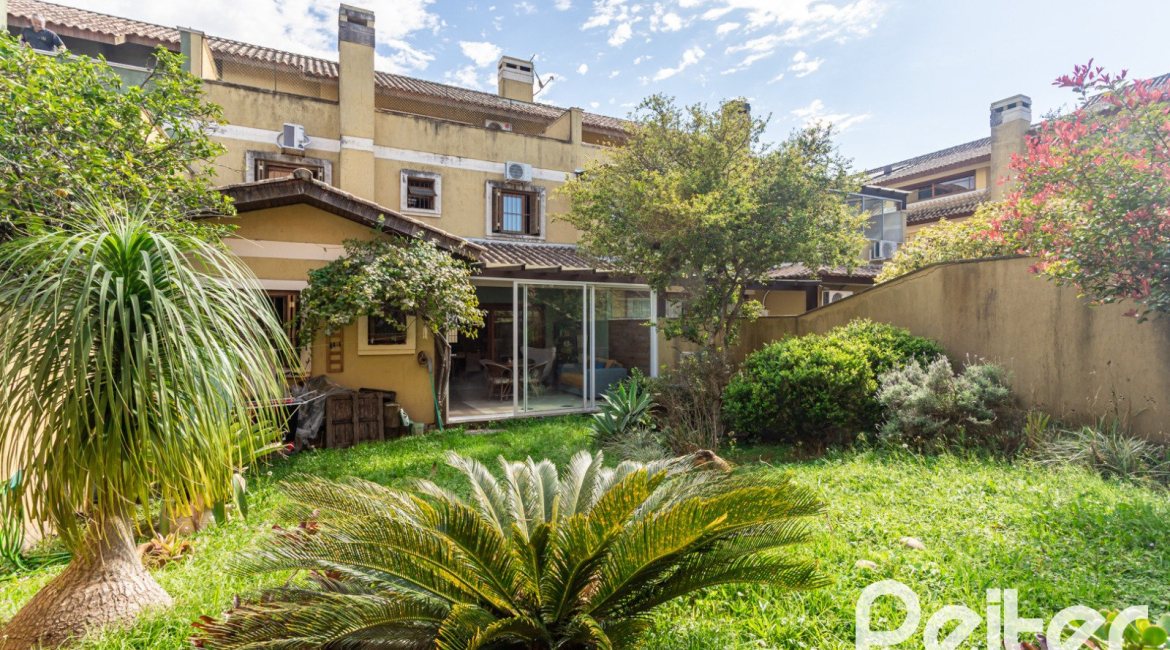 Casa em Condomínio à venda com 257m², 4 dormitórios, 4 suítes, 3 vagas, no bairro Tristeza em Porto Alegre