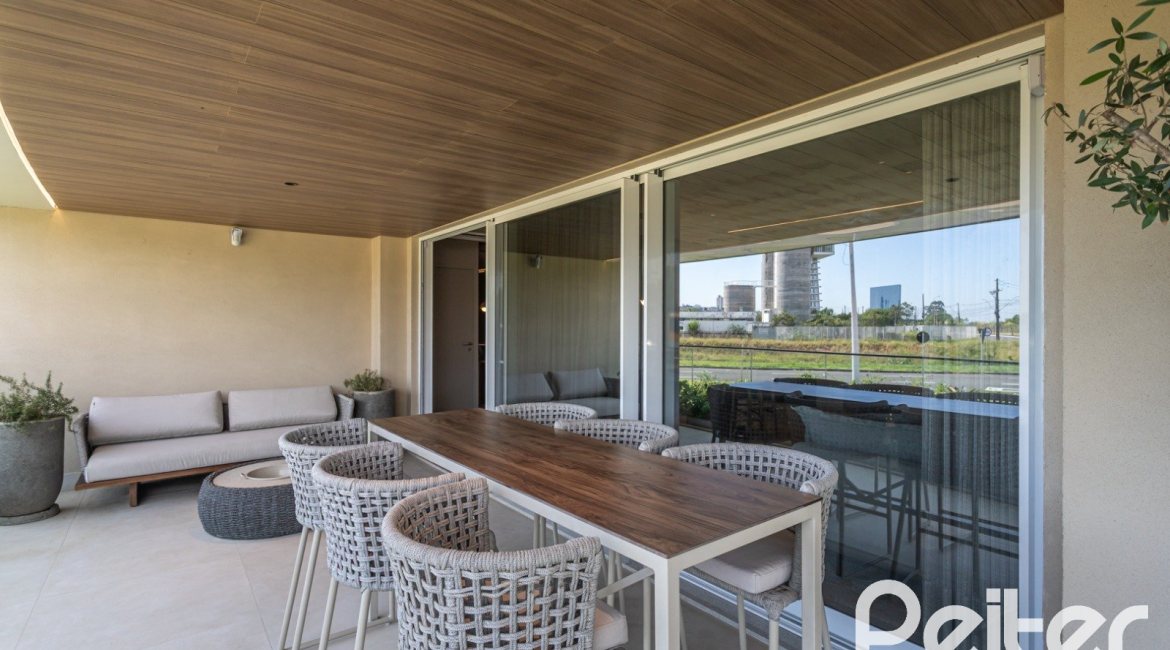 Apartamento à venda com 176m², 4 dormitórios, 4 suítes, 3 vagas, no bairro Golden Lake em Porto Alegre