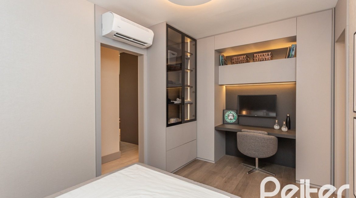 Apartamento à venda com 176m², 4 dormitórios, 4 suítes, 3 vagas, no bairro Golden Lake em Porto Alegre