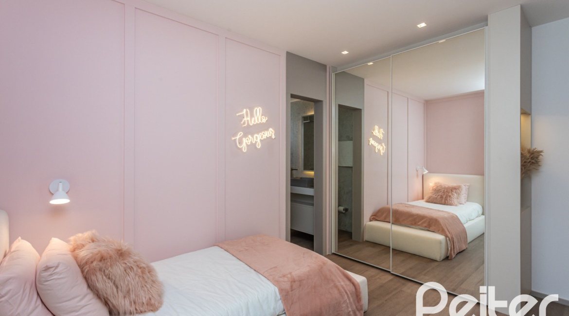 Apartamento à venda com 176m², 4 dormitórios, 4 suítes, 3 vagas, no bairro Golden Lake em Porto Alegre