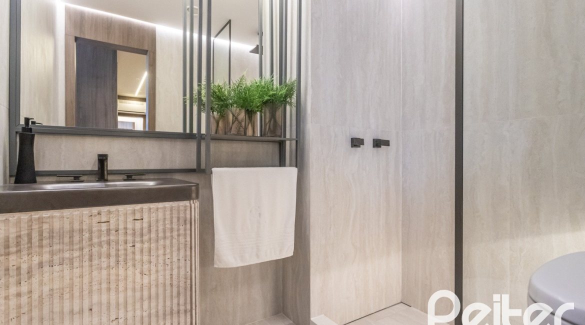 Apartamento à venda com 176m², 4 dormitórios, 4 suítes, 3 vagas, no bairro Golden Lake em Porto Alegre