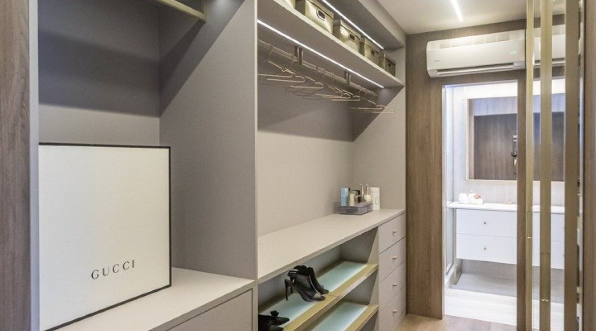 Apartamento à venda com 176m², 4 dormitórios, 4 suítes, 3 vagas, no bairro Golden Lake em Porto Alegre