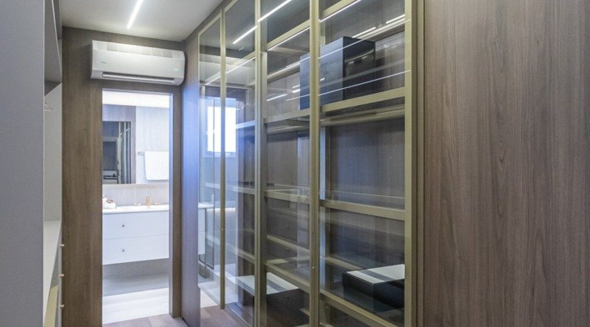 Apartamento à venda com 176m², 4 dormitórios, 4 suítes, 3 vagas, no bairro Golden Lake em Porto Alegre