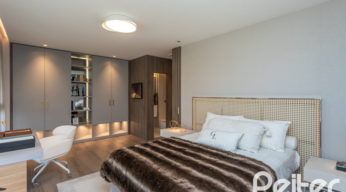 Apartamento à venda com 176m², 4 dormitórios, 4 suítes, 3 vagas, no bairro Golden Lake em Porto Alegre