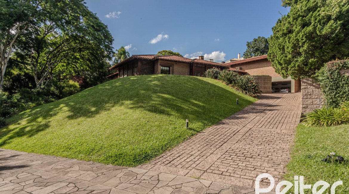 Casa em Condomínio à venda com 900m², 5 dormitórios, 5 suítes, 10 vagas, no bairro Cavalhada em PORTO ALEGRE