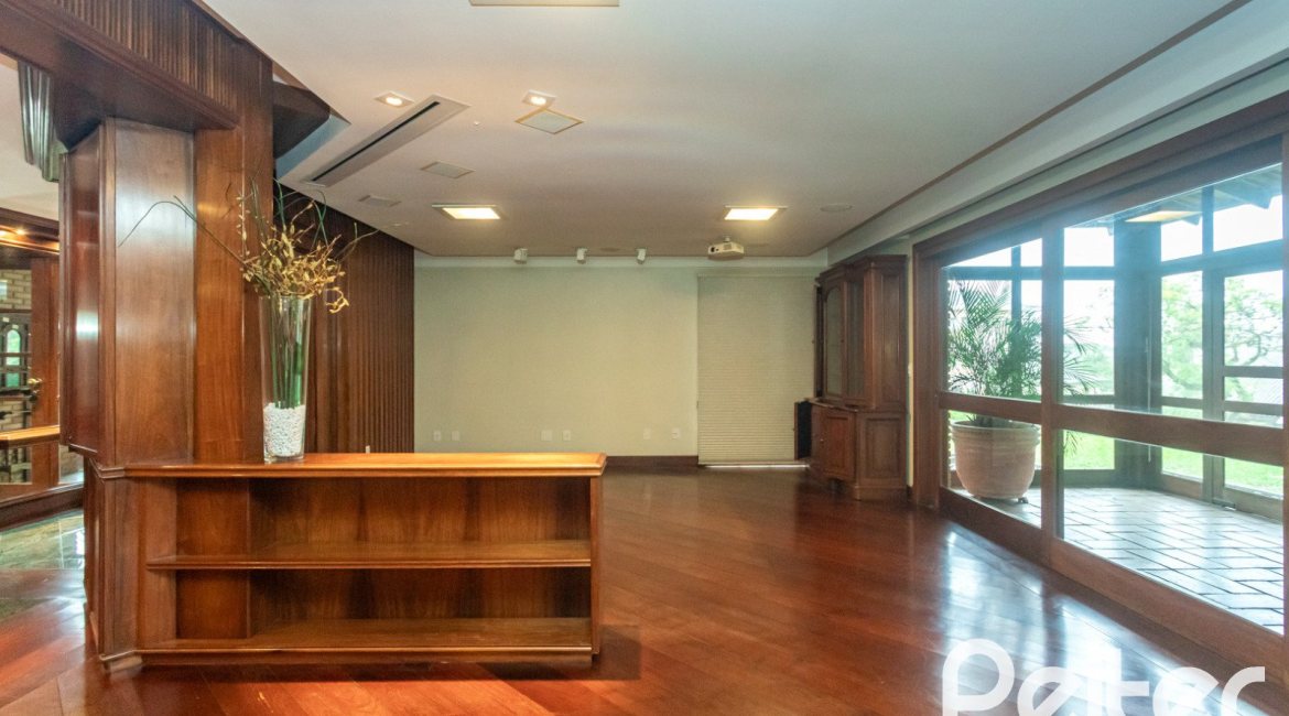 Casa em Condomínio à venda com 900m², 5 dormitórios, 5 suítes, 10 vagas, no bairro Cavalhada em PORTO ALEGRE