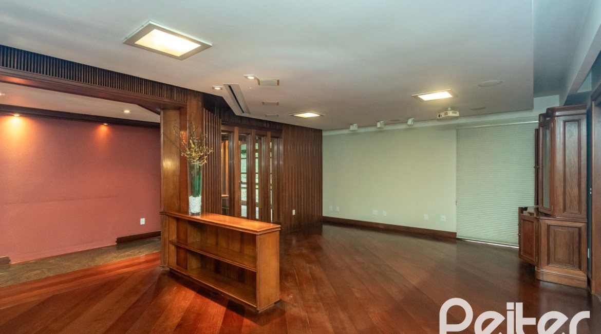 Casa em Condomínio à venda com 900m², 5 dormitórios, 5 suítes, 10 vagas, no bairro Cavalhada em PORTO ALEGRE