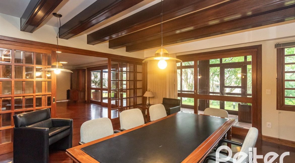 Casa em Condomínio à venda com 900m², 5 dormitórios, 5 suítes, 10 vagas, no bairro Cavalhada em PORTO ALEGRE