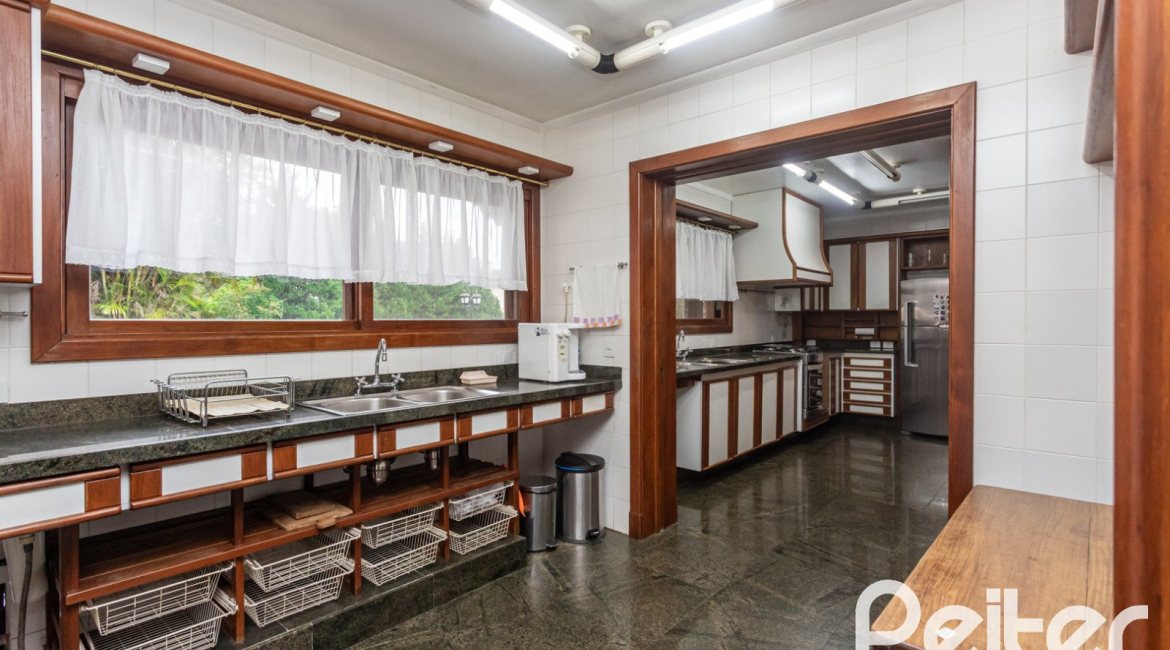 Casa em Condomínio à venda com 900m², 5 dormitórios, 5 suítes, 10 vagas, no bairro Cavalhada em PORTO ALEGRE