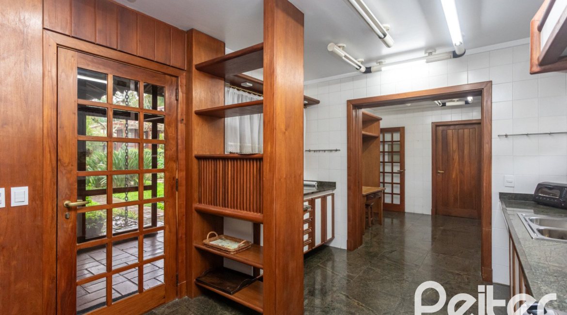 Casa em Condomínio à venda com 900m², 5 dormitórios, 5 suítes, 10 vagas, no bairro Cavalhada em PORTO ALEGRE