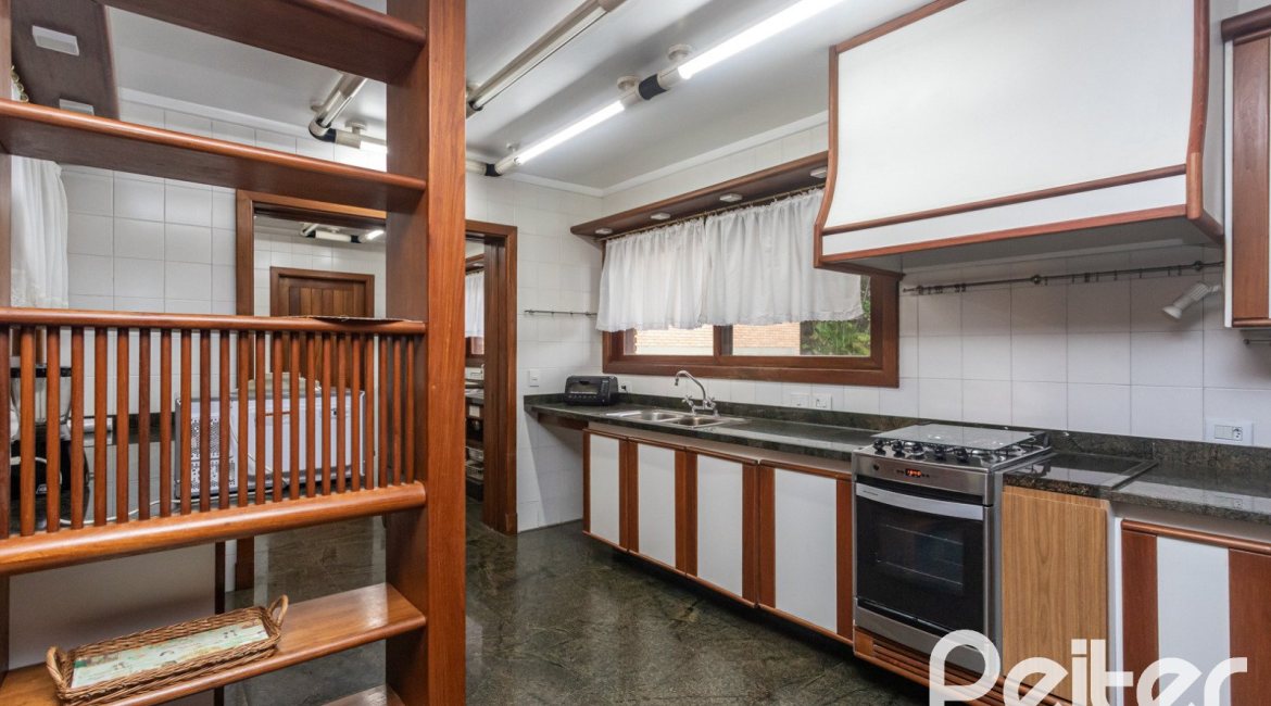 Casa em Condomínio à venda com 900m², 5 dormitórios, 5 suítes, 10 vagas, no bairro Cavalhada em PORTO ALEGRE