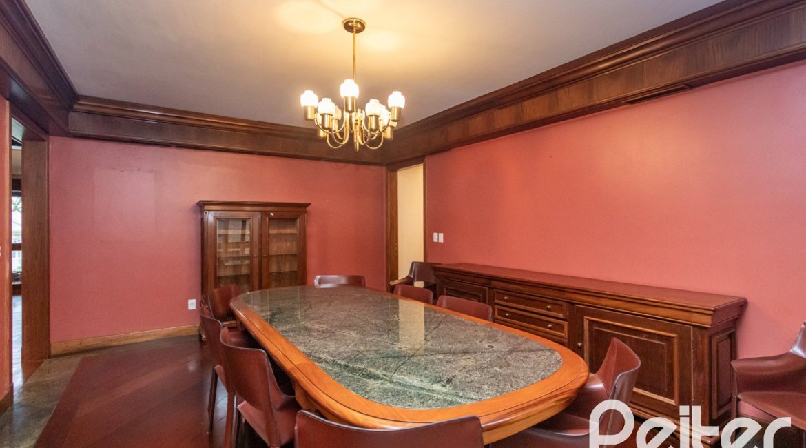 Casa em Condomínio à venda com 900m², 5 dormitórios, 5 suítes, 10 vagas, no bairro Cavalhada em PORTO ALEGRE