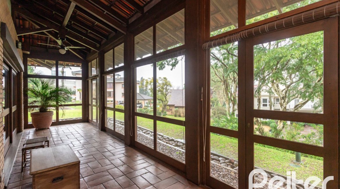 Casa em Condomínio à venda com 900m², 5 dormitórios, 5 suítes, 10 vagas, no bairro Cavalhada em PORTO ALEGRE