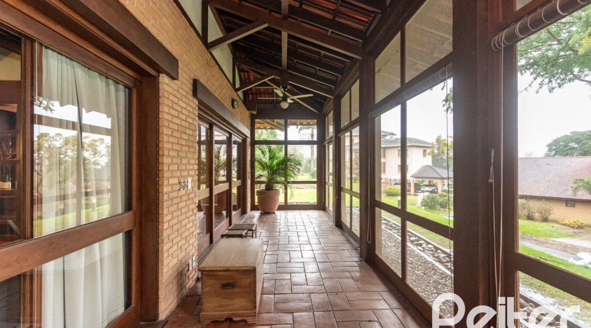 Casa em Condomínio à venda com 900m², 5 dormitórios, 5 suítes, 10 vagas, no bairro Cavalhada em PORTO ALEGRE