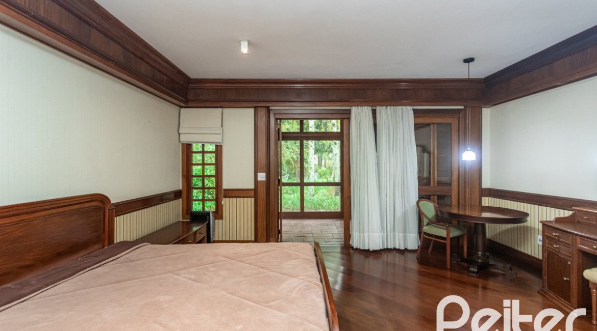 Casa em Condomínio à venda com 900m², 5 dormitórios, 5 suítes, 10 vagas, no bairro Cavalhada em PORTO ALEGRE