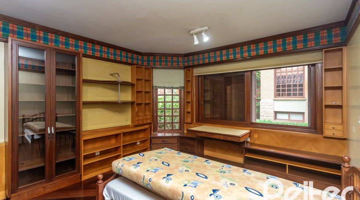 Casa em Condomínio à venda com 900m², 5 dormitórios, 5 suítes, 10 vagas, no bairro Cavalhada em PORTO ALEGRE