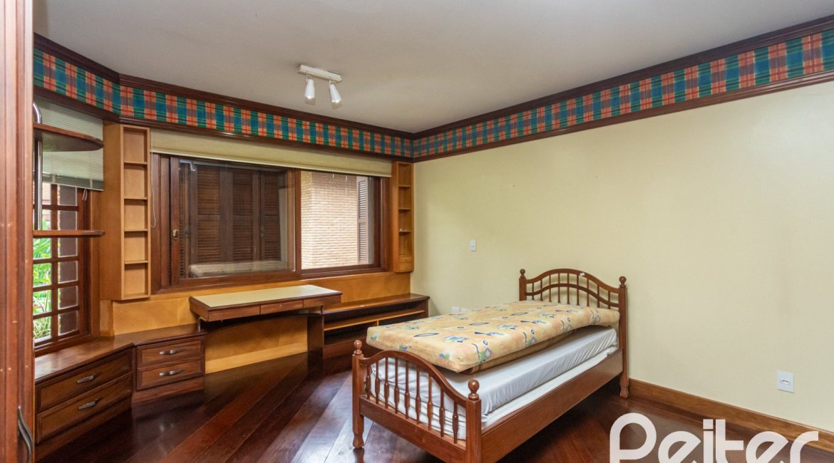 Casa em Condomínio à venda com 900m², 5 dormitórios, 5 suítes, 10 vagas, no bairro Cavalhada em PORTO ALEGRE