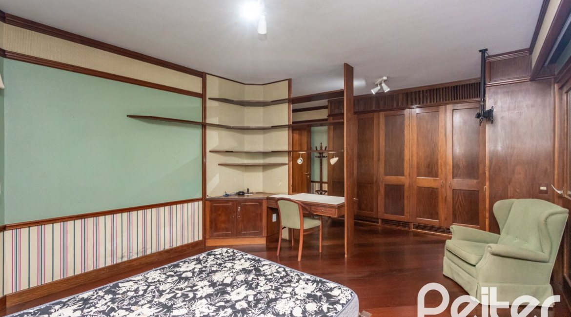 Casa em Condomínio à venda com 900m², 5 dormitórios, 5 suítes, 10 vagas, no bairro Cavalhada em PORTO ALEGRE