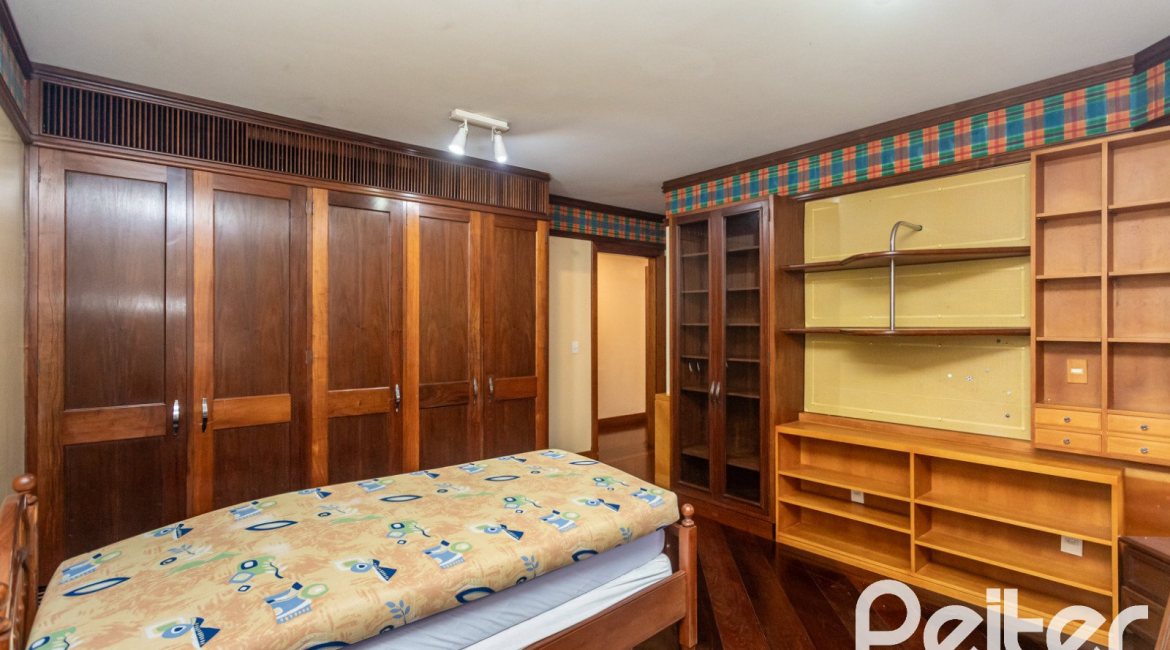 Casa em Condomínio à venda com 900m², 5 dormitórios, 5 suítes, 10 vagas, no bairro Cavalhada em PORTO ALEGRE