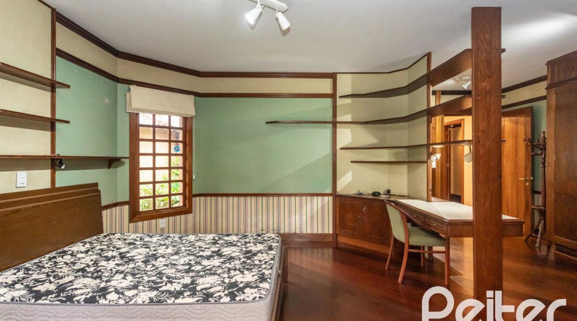 Casa em Condomínio à venda com 900m², 5 dormitórios, 5 suítes, 10 vagas, no bairro Cavalhada em PORTO ALEGRE