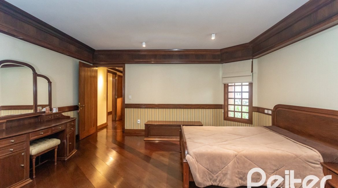 Casa em Condomínio à venda com 900m², 5 dormitórios, 5 suítes, 10 vagas, no bairro Cavalhada em PORTO ALEGRE