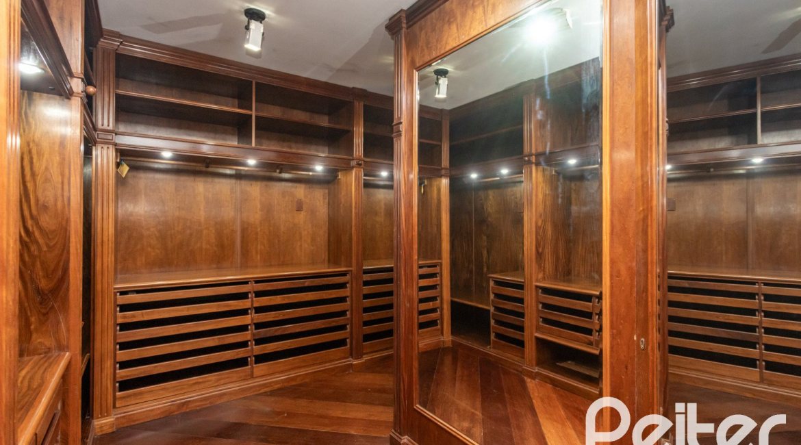 Casa em Condomínio à venda com 900m², 5 dormitórios, 5 suítes, 10 vagas, no bairro Cavalhada em PORTO ALEGRE