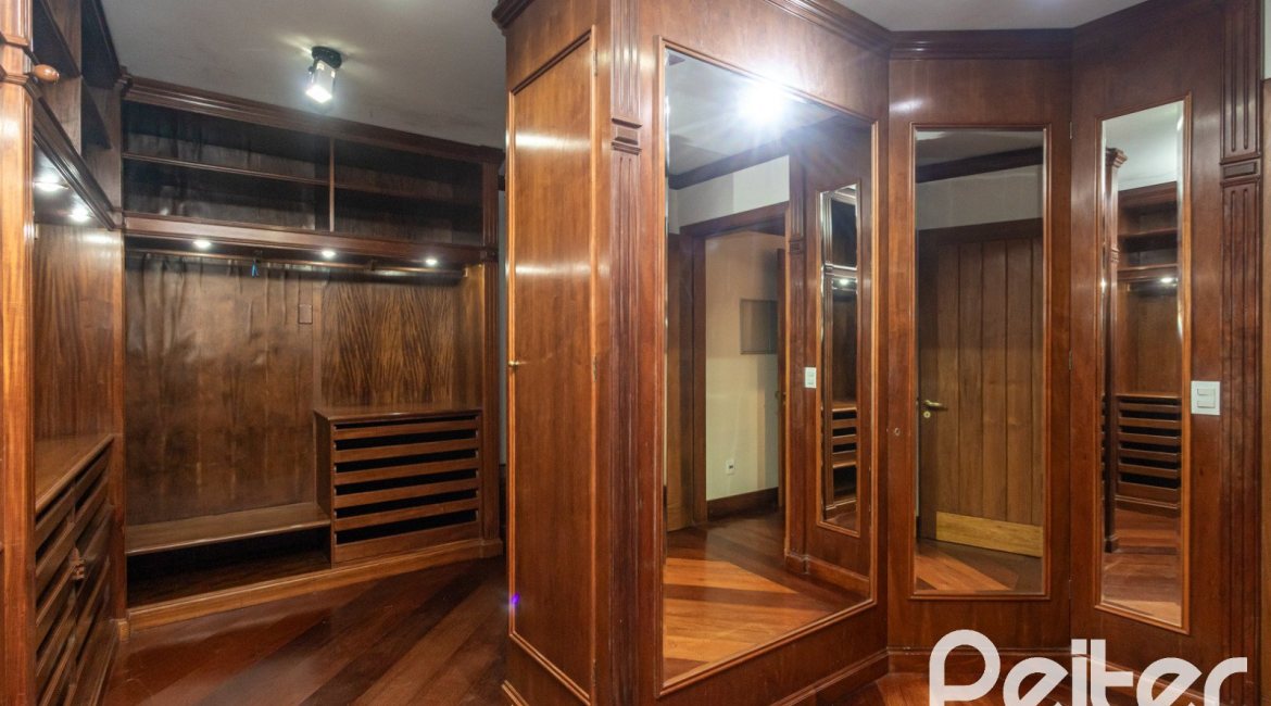Casa em Condomínio à venda com 900m², 5 dormitórios, 5 suítes, 10 vagas, no bairro Cavalhada em PORTO ALEGRE