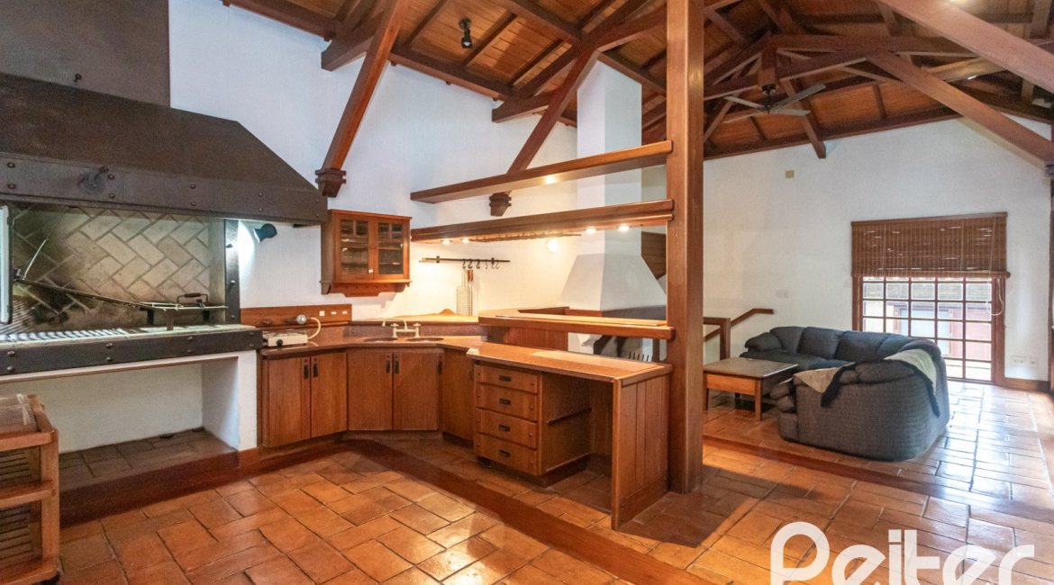 Casa em Condomínio à venda com 900m², 5 dormitórios, 5 suítes, 10 vagas, no bairro Cavalhada em PORTO ALEGRE