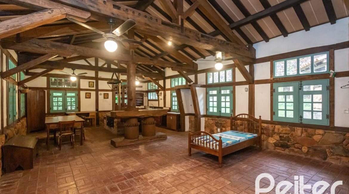 Casa em Condomínio à venda com 900m², 5 dormitórios, 5 suítes, 10 vagas, no bairro Cavalhada em PORTO ALEGRE
