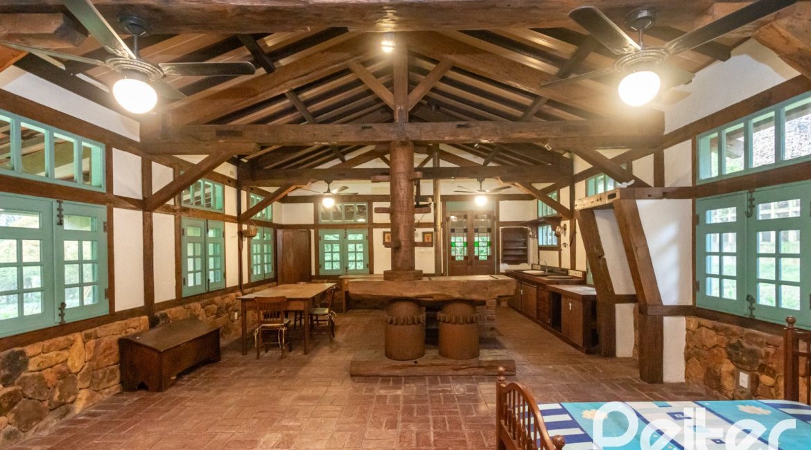 Casa em Condomínio à venda com 900m², 5 dormitórios, 5 suítes, 10 vagas, no bairro Cavalhada em PORTO ALEGRE