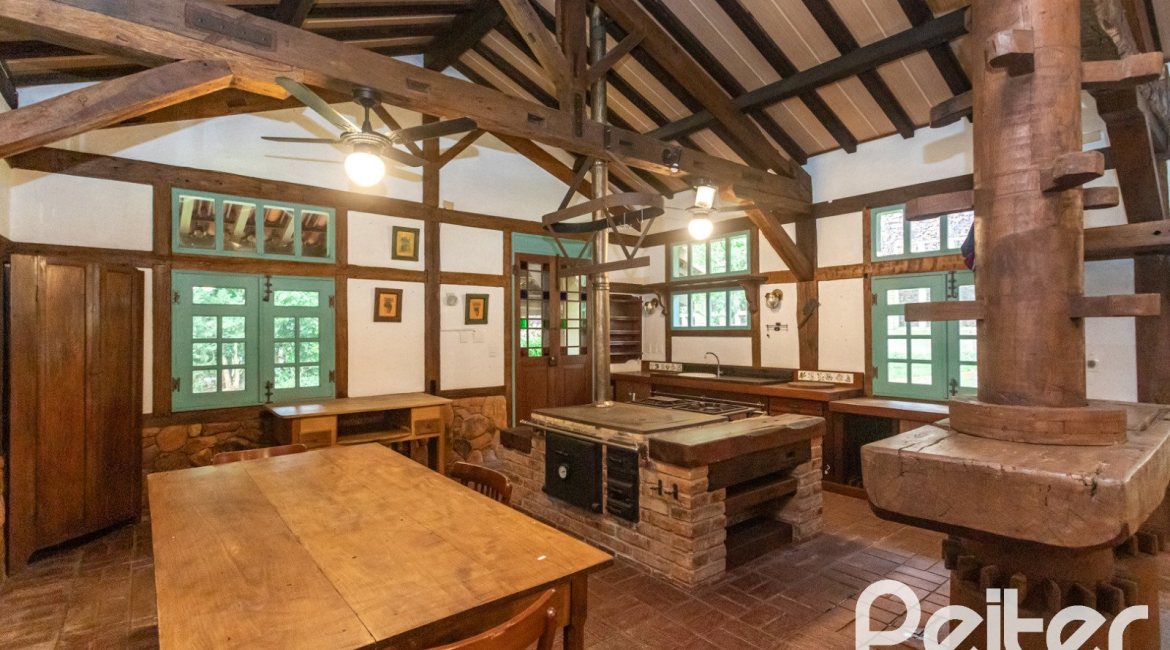Casa em Condomínio à venda com 900m², 5 dormitórios, 5 suítes, 10 vagas, no bairro Cavalhada em PORTO ALEGRE