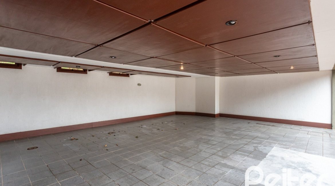 Casa em Condomínio à venda com 900m², 5 dormitórios, 5 suítes, 10 vagas, no bairro Cavalhada em PORTO ALEGRE