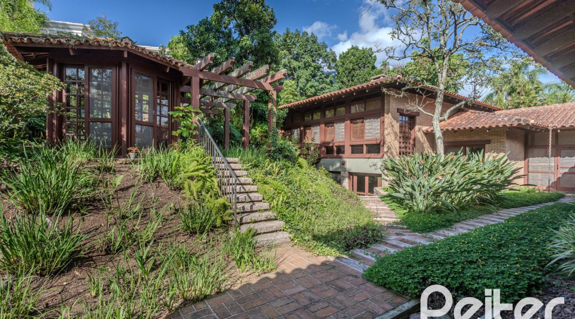 Casa em Condomínio à venda com 900m², 5 dormitórios, 5 suítes, 10 vagas, no bairro Cavalhada em PORTO ALEGRE