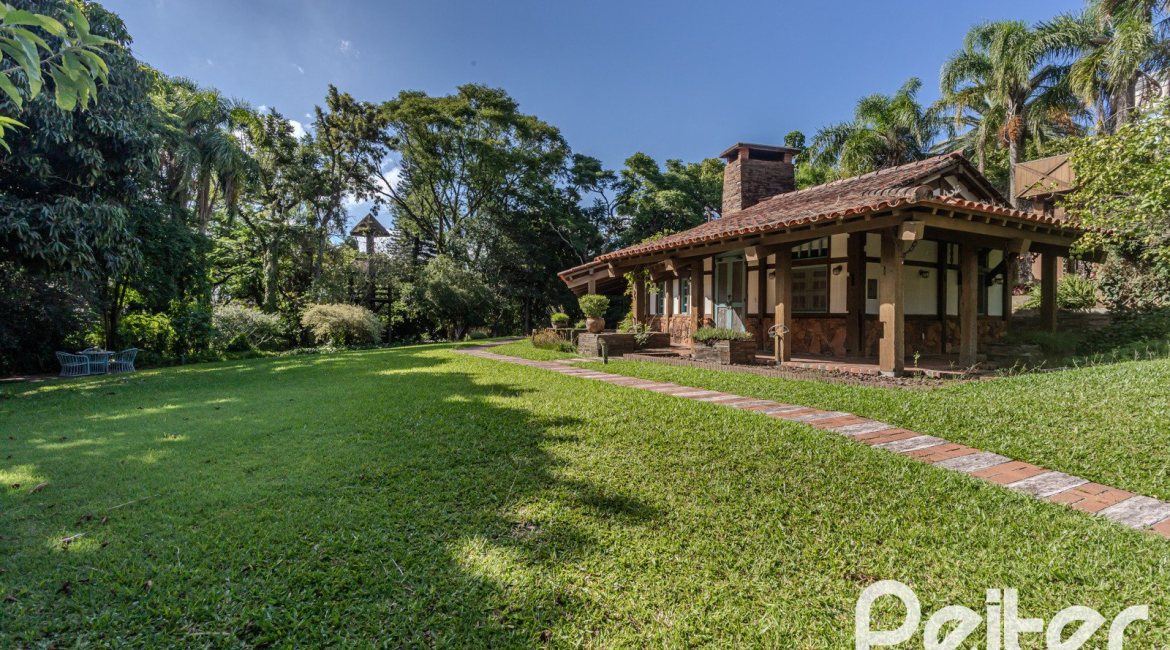 Casa em Condomínio à venda com 900m², 5 dormitórios, 5 suítes, 10 vagas, no bairro Cavalhada em PORTO ALEGRE