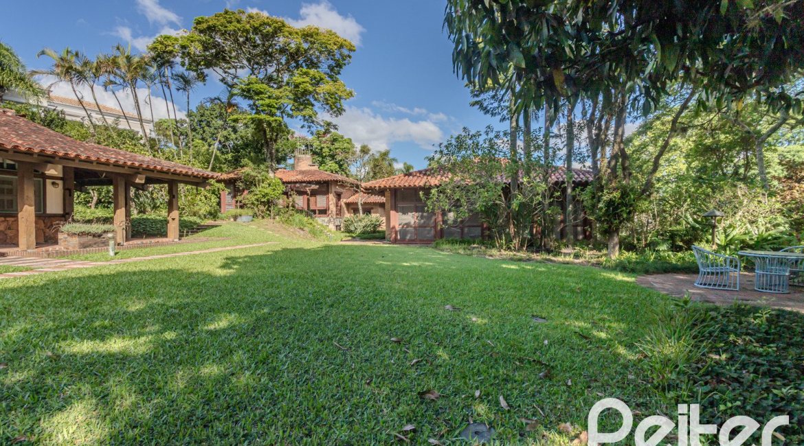 Casa em Condomínio à venda com 900m², 5 dormitórios, 5 suítes, 10 vagas, no bairro Cavalhada em PORTO ALEGRE