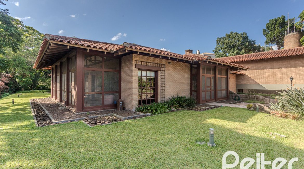 Casa em Condomínio à venda com 900m², 5 dormitórios, 5 suítes, 10 vagas, no bairro Cavalhada em PORTO ALEGRE