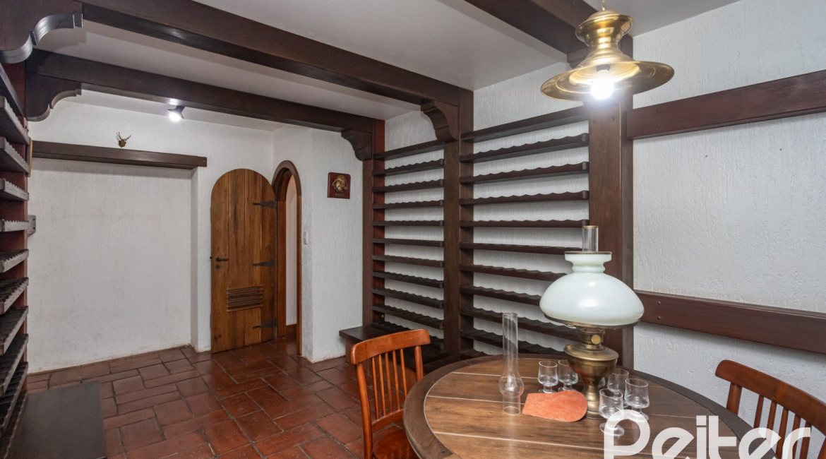 Casa em Condomínio à venda com 900m², 5 dormitórios, 5 suítes, 10 vagas, no bairro Cavalhada em PORTO ALEGRE