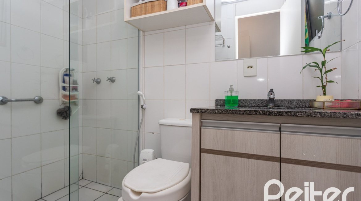 Apartamento à venda com 67m², 3 dormitórios, 1 suíte, 2 vagas, no bairro Tristeza em PORTO ALEGRE