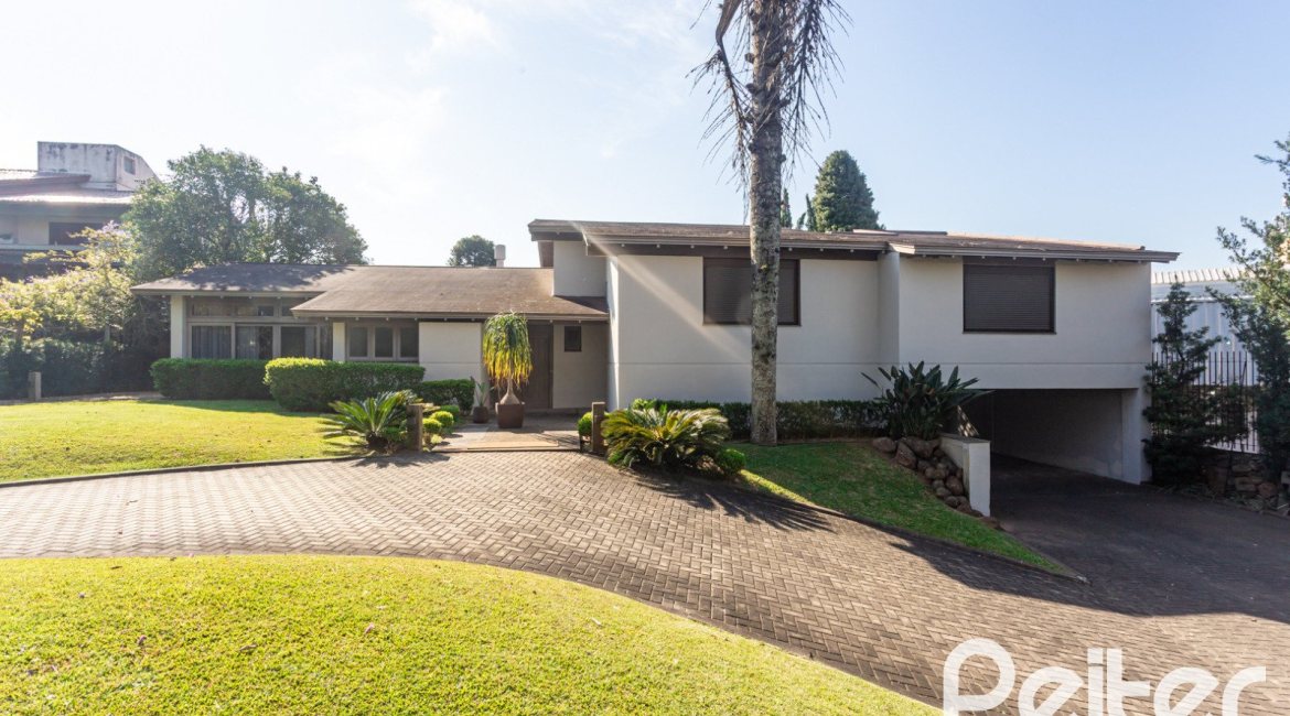 Casa em Condomínio à venda com 328m², 3 dormitórios, 2 suítes, 4 vagas, no bairro Cavalhada em PORTO ALEGRE